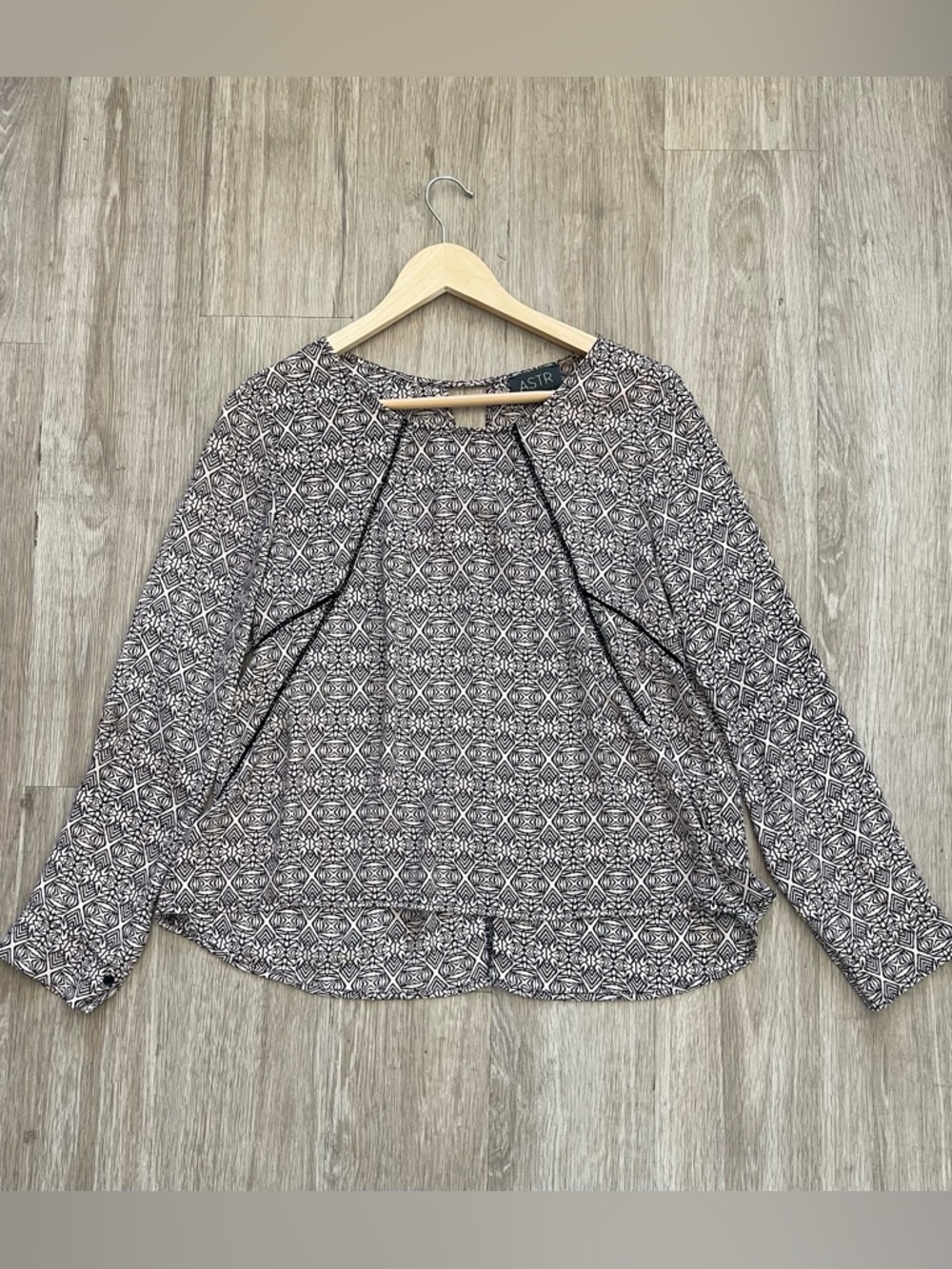 ASTR Geometric Print Blouse Medium Black Cream Long Sleeve Boho Structured Top